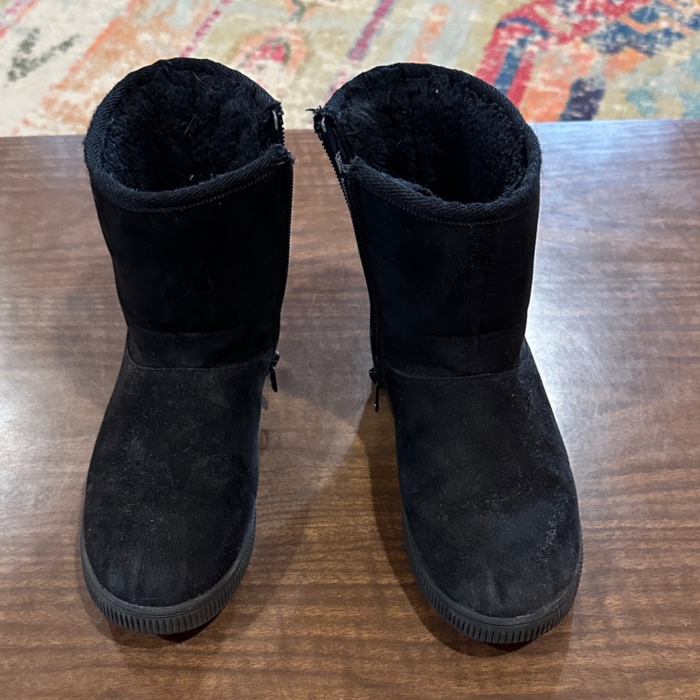 Cat & Jack black winter/fall faux fur lined kids Chelsea boots